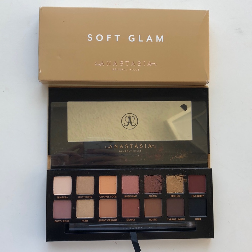 Anastasia Soft Glam Palette